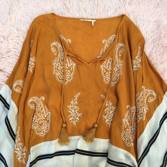 Anthropologie Floreat Sunglow embroidered paisley poncho top with art deco lines - Picture 4 of 12